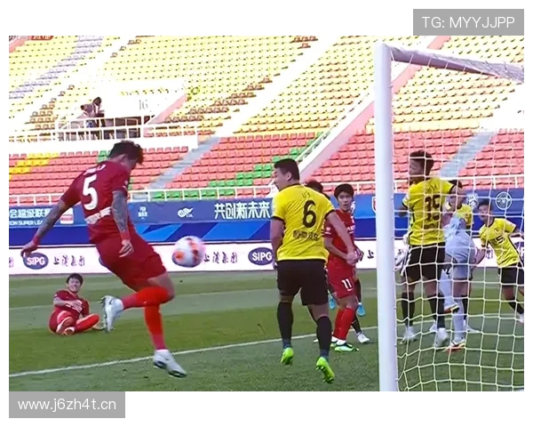 张琳芃穿训练服下楼买菜，拎着的袋子比我半年工资还豪气