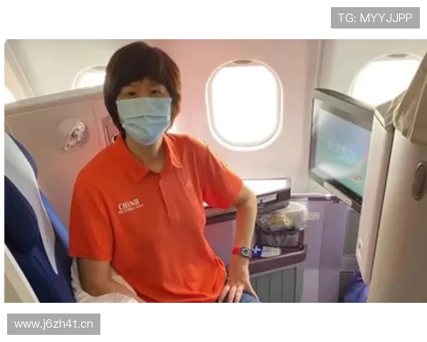 朱婷机场随手拎的那个小包，价格瞬间让我怀疑人生